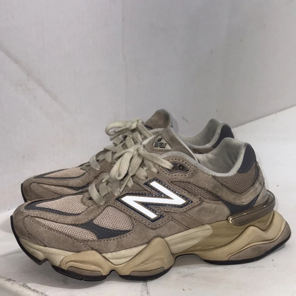 New Balance 9060 Gray Beige Low Top Lace-Up Unisex Sneakers GC9060EB 5.5 Mens